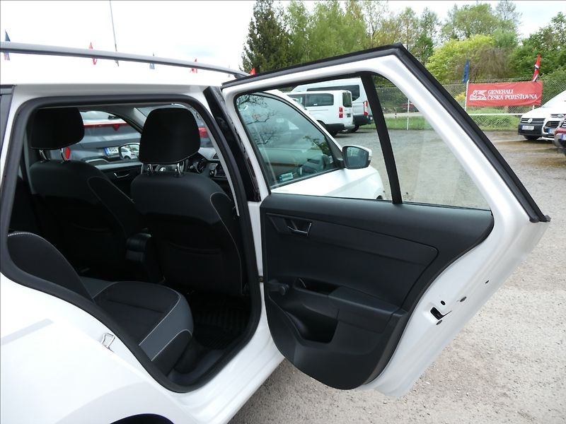 Škoda Fabia 1,0 TSi 81kW 2xkola,DPH,servis - fotka 27 z 43