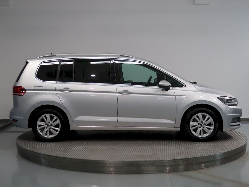 Volkswagen Touran (2022) HIGHLINE 1.5TSI 110KW EVO - fotka 8 z 41