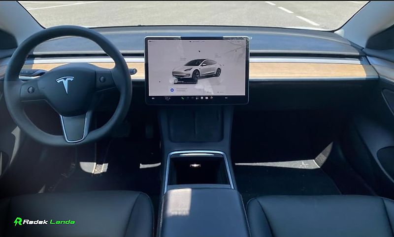 Tesla Model 3 (2023) LFP baterie, AMD Ryzen - fotka 6 z 8