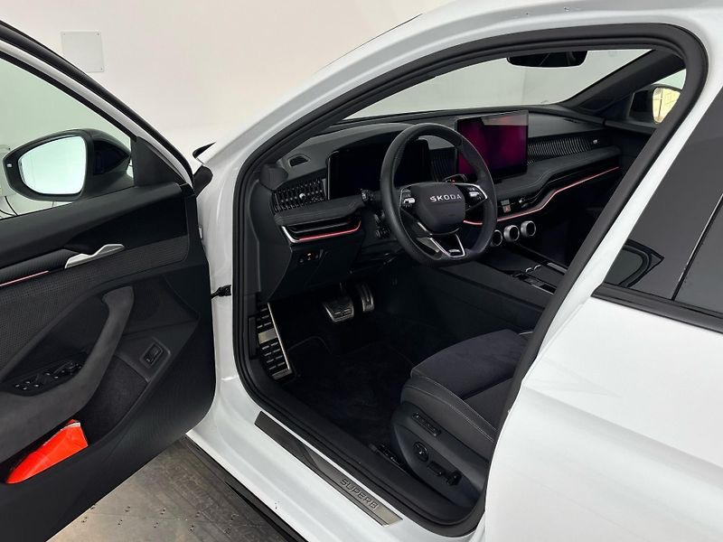 Škoda Superb Sportline 4x4 DSG - fotka 6 z 30