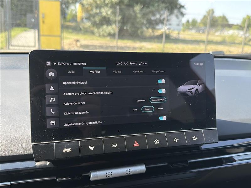 MG MG4 0,0 EV 150kW LUXURY Sport DPH - fotka 18 z 32