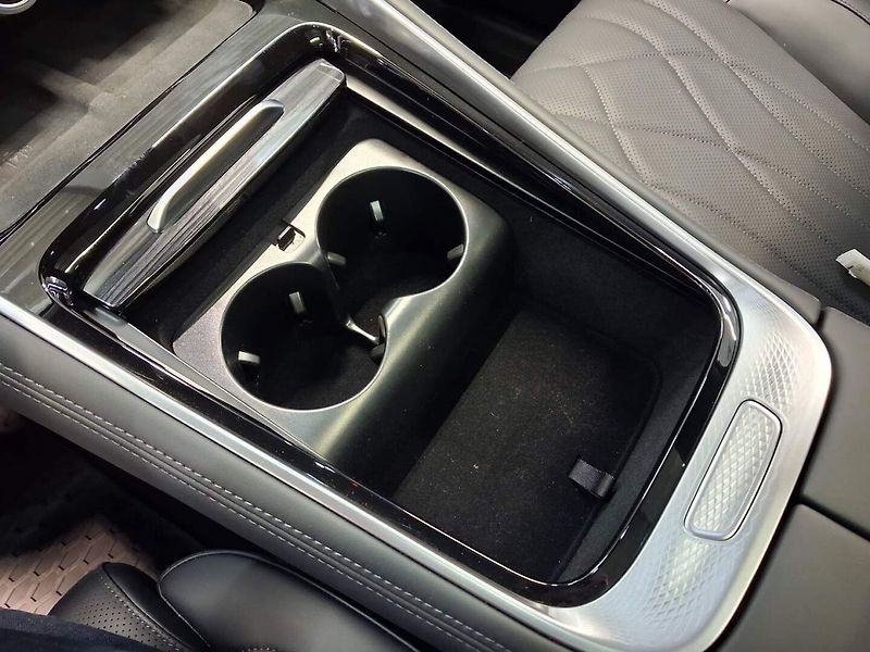 Omoda 9 (2026) Premium 1.5TGDI PHEV AWD - fotka 15 z 33