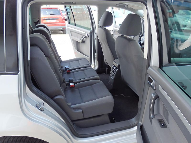 Volkswagen Touran 1,4TSi DIGI KLIMA, SERVIS KN - fotka 10 z 18