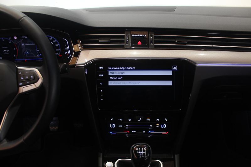 Volkswagen Passat (2023) 2.0TDI R-Line Paket Nez.Topení - fotka 33 z 41
