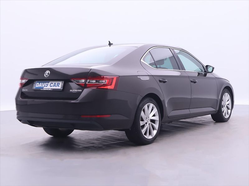 Škoda Superb 2,0 TDI 110kW Style CZ - fotka 7 z 39