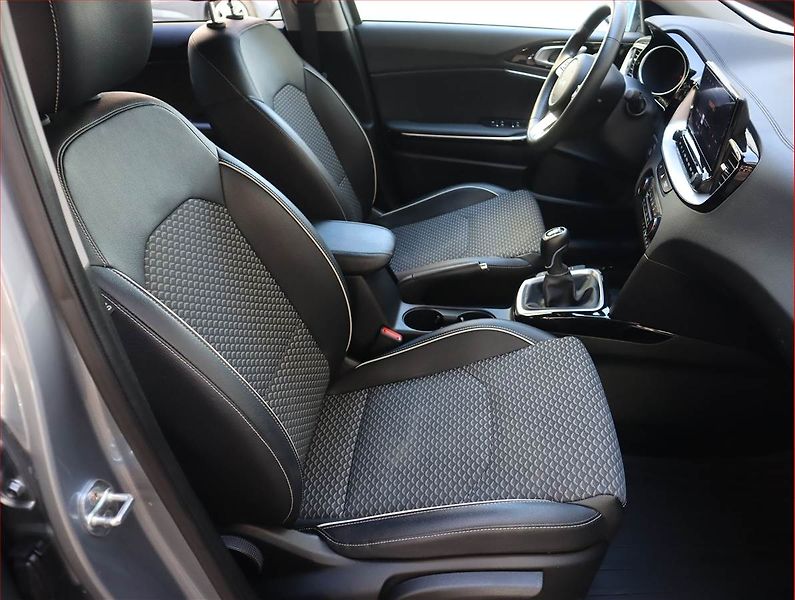 Kia Ceed (2023) 1.5 T-GDI, Serv.kniha, Navi - fotka 9 z 22