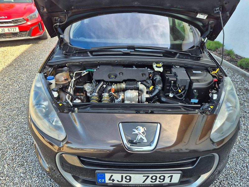 Peugeot 308 (2013) 1.6HDi Xenony , TZ , Nová STK - fotka 32 z 32
