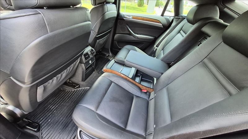BMW X6 3,0 225 Kw 35i xDrive ČR 2.maj - fotka 10 z 19