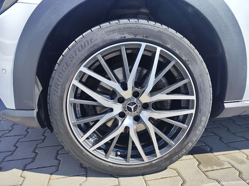 Mercedes-Benz Třídy E E220d/143kW 4MATIC All-Terrain - fotka 37 z 37