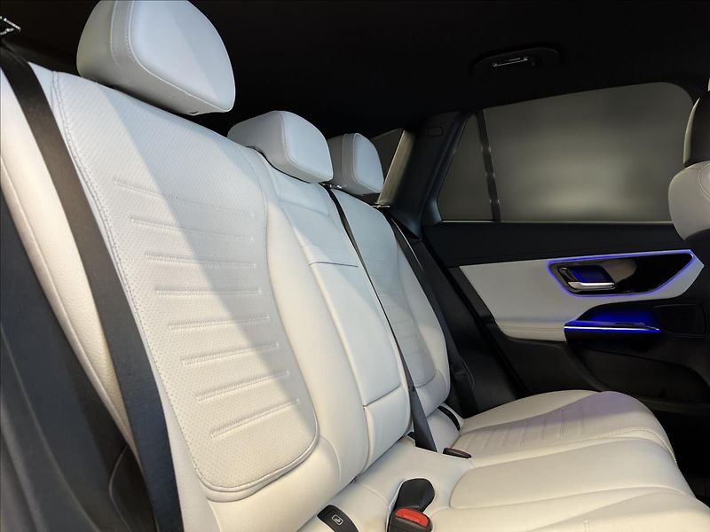 Mercedes-Benz GLC 220d 4MATIC AMG Line Night - fotka 19 z 22