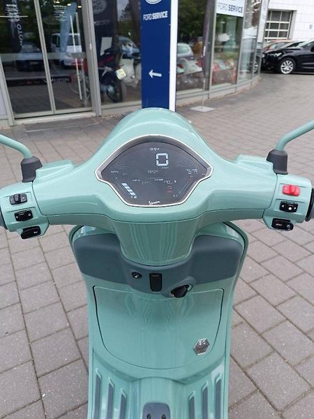 Vespa Primavera 125 3V ABS (2026) Verde 80th  (příslušenství v - fotka 8 z 11