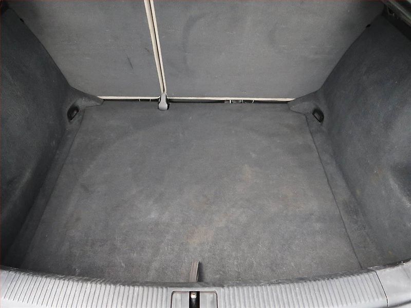 Audi A3 (2012) 1.6 TDI, Navi, Xenony - fotka 13 z 16