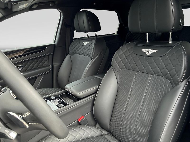 Bentley Bentayga W12 - fotka 11 z 14