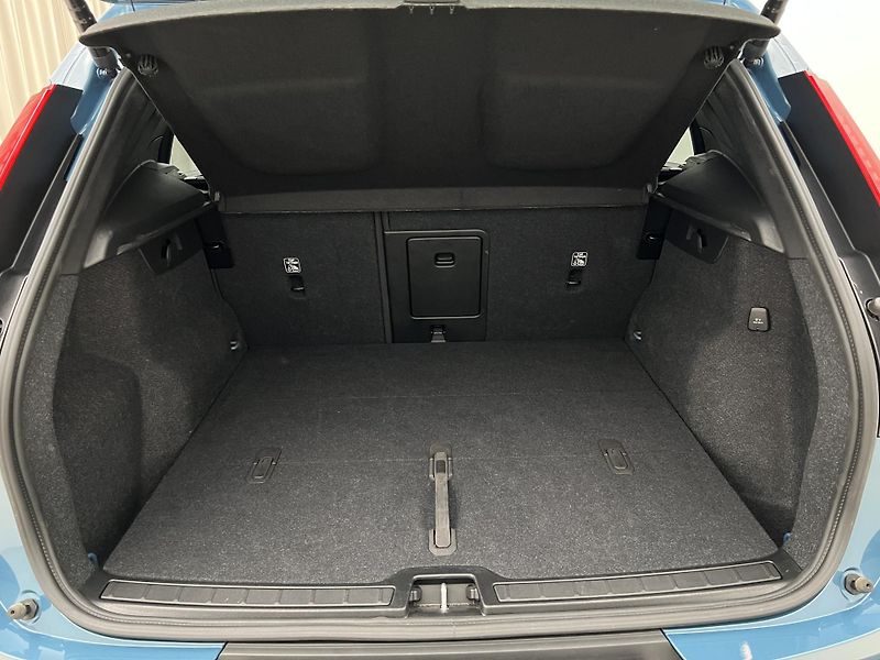Volvo XC40 B3 DARK PLUS AUT CZ 1. maj. - fotka 5 z 41