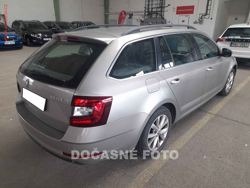 Škoda Octavia (2017) 1.6 tdi - fotka 2 z 3