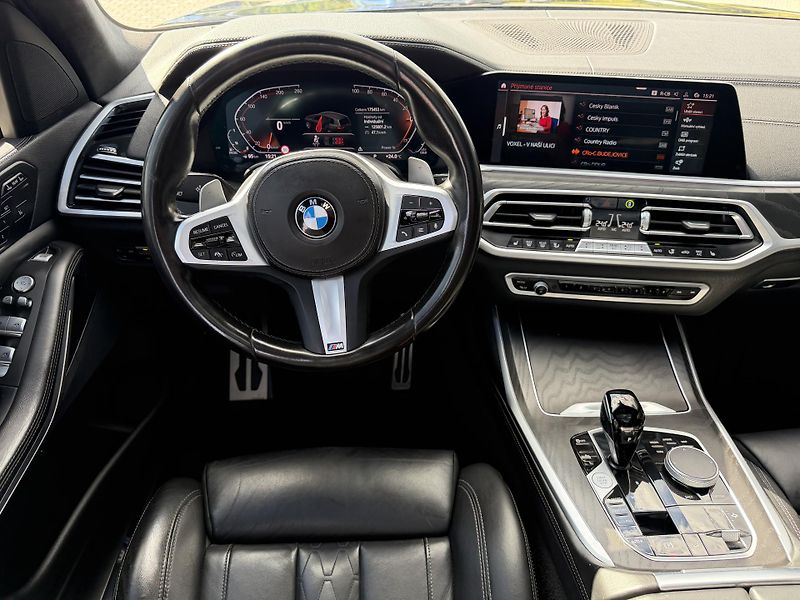 BMW X7 (2022) 40XD 250kW M-PAKET R22 CZ TOP! - fotka 22 z 48