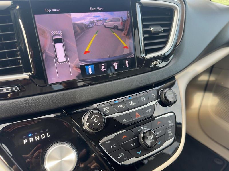 Chrysler Pacifica (2018) 3,6 Limited LPG Radar 360 2018 - fotka 17 z 19