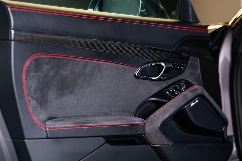 Porsche 911 Carrera 4 GTS Lift 331kWCabrio - fotka 33 z 52