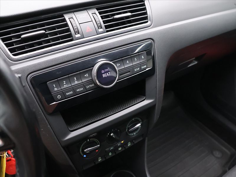 Škoda Rapid 1,0 TSI 70kW Active CZ DPH - fotka 15 z 24