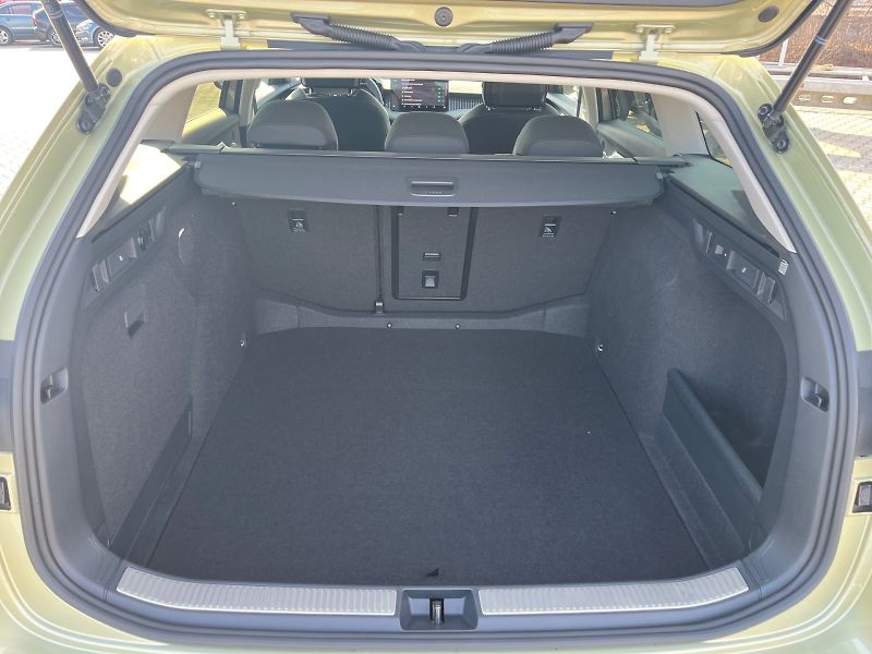 Škoda Superb (2025) COMBI SELECTION 2.0 TDI 110 kW - fotka 10 z 35