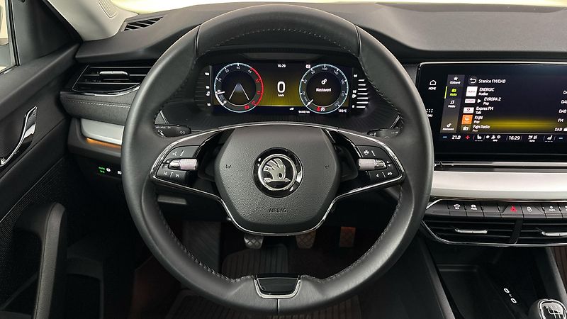 Škoda Octavia 2.0 TDI Style - fotka 9 z 25