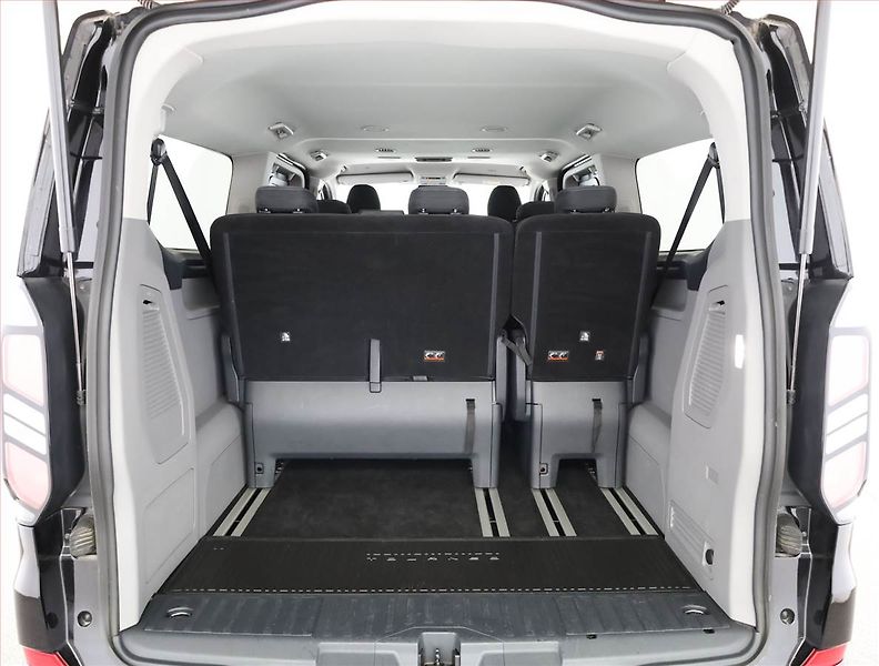 Ford Tourneo Custom (2025) 2.0 EcoBlue, TITANIUM, 4x4 - fotka 18 z 19