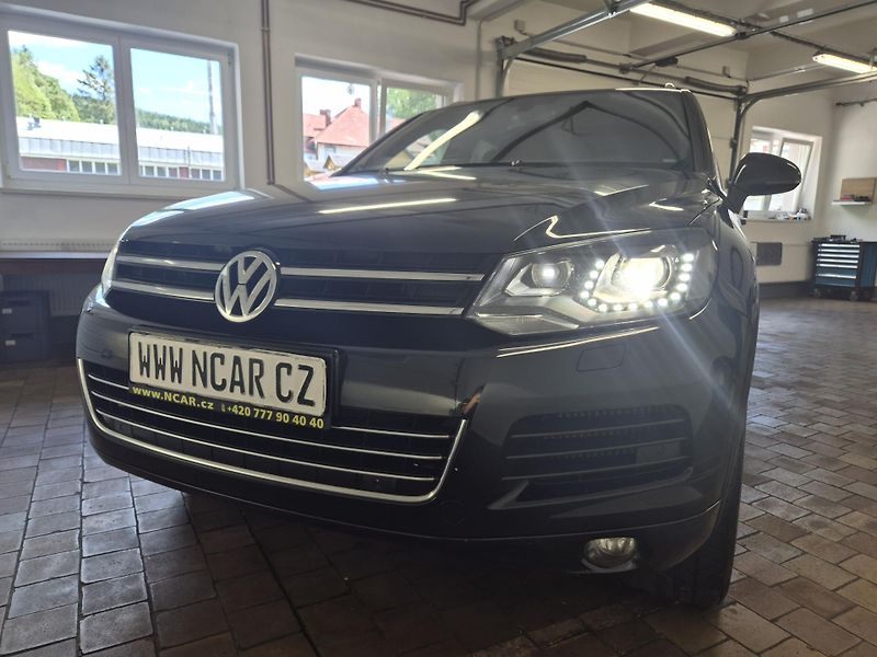 Volkswagen Touareg 3,0TDi 180kw 4x4 DSG 20ALU - fotka 40 z 41