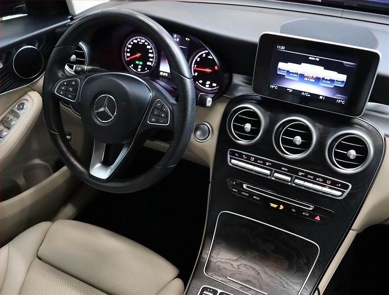 Mercedes-Benz GLC (2018) 300 - fotka 7 z 25