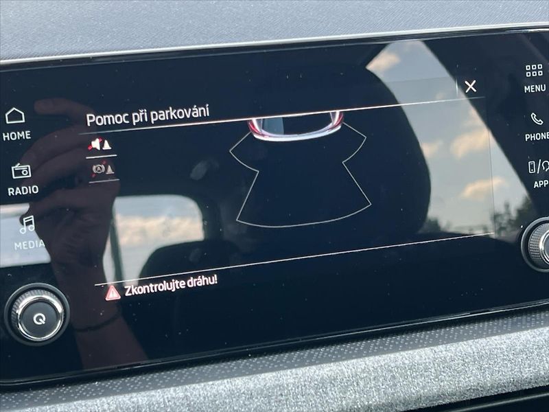 Škoda Kamiq 1,0 TSi 85kW SELECTION - fotka 17 z 24