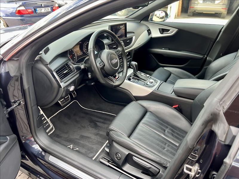 Audi A7 3,0 TDi S-line QUATTRO / LED - fotka 12 z 54
