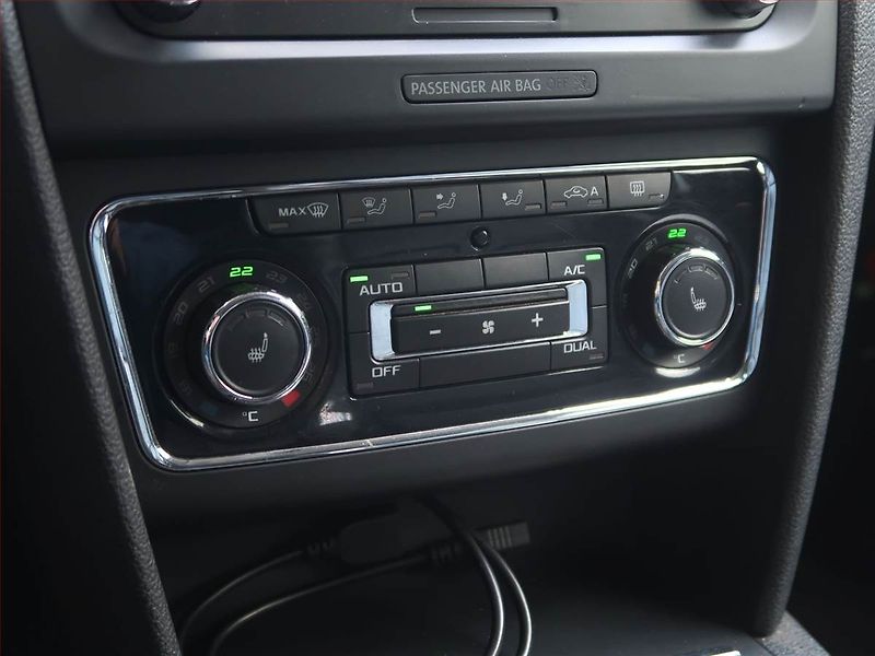 Škoda Superb (2014) 1.6 TDI, Xenony, Tempomat - fotka 15 z 16