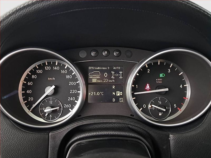 Mercedes-Benz GL (2010) 350 CDI, 4X4, Automat, 7 míst - fotka 11 z 18