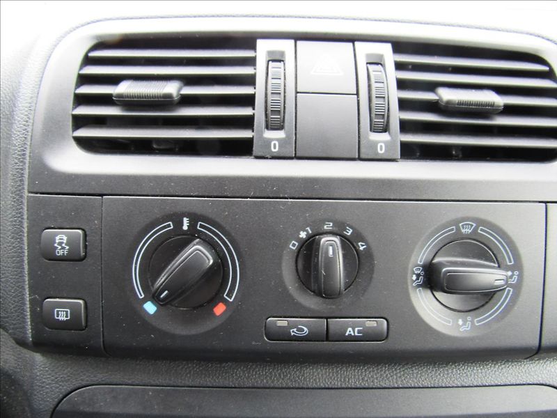 Škoda Fabia 1,2 i 44kW Active - fotka 16 z 28