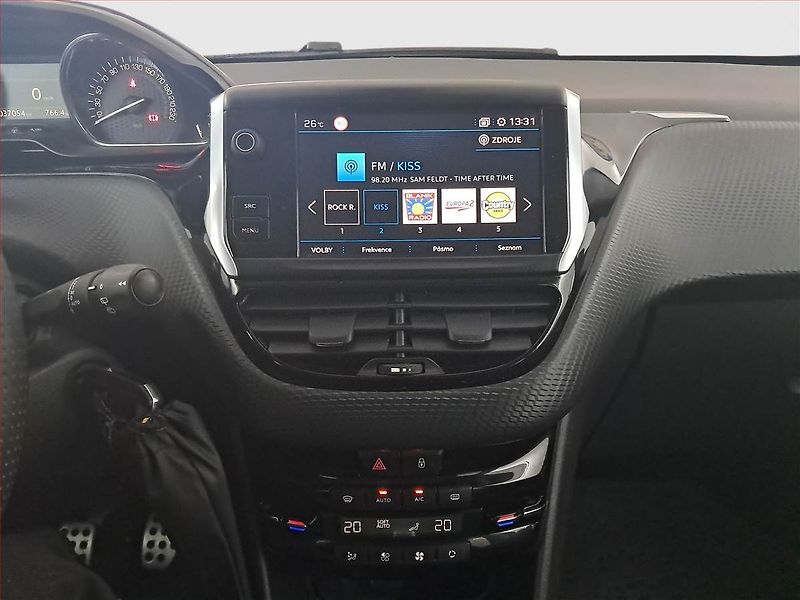 Peugeot 2008 (2019) GT Line 1.2 PureTech, ČR,1.maj - fotka 12 z 20