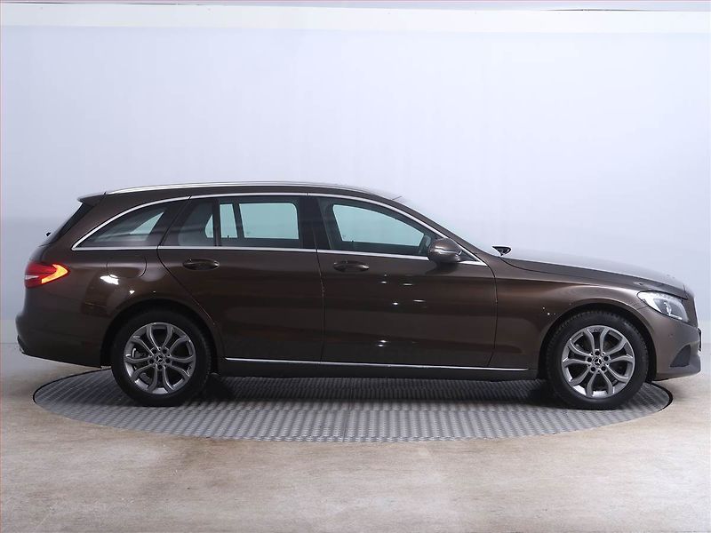 Mercedes-Benz Třídy C (2017) C 180 d, Navi, Tempomat - fotka 6 z 20