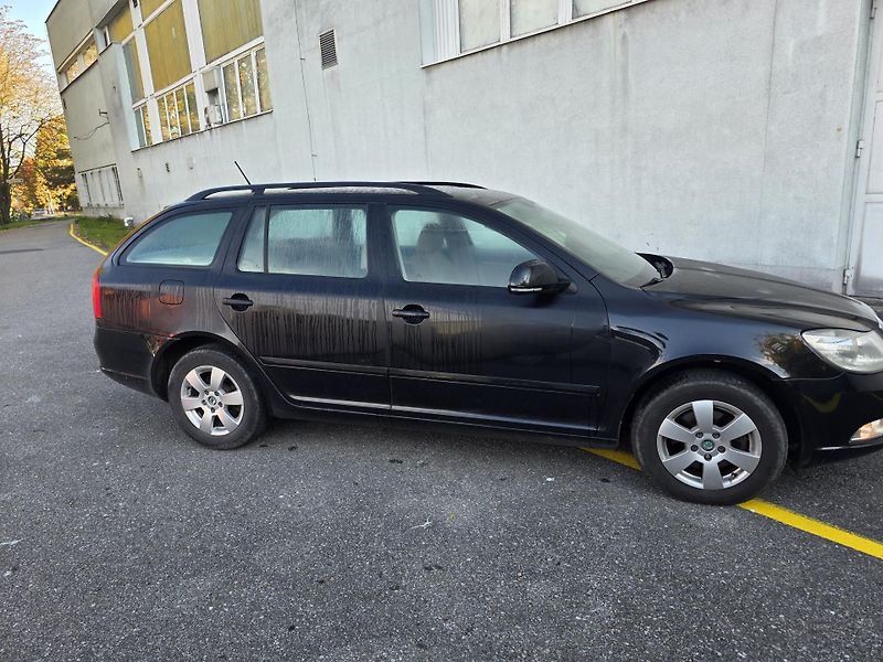 Škoda Octavia (2011) 2 face 2.0 TDi 103kw DSG - fotka 3 z 15