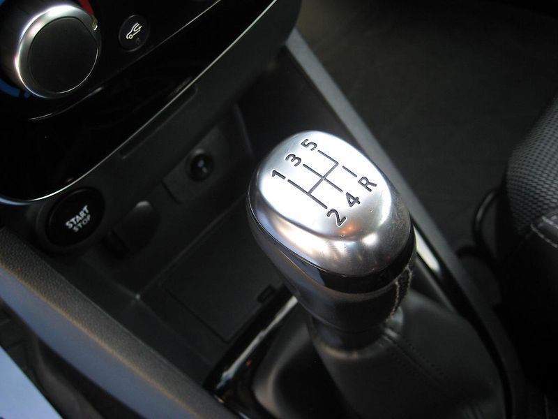Renault Clio 0.9TCe 66 kW!!! 1.maj-DPH-ČR ! - fotka 19 z 32