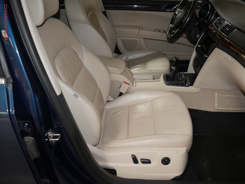 Škoda Superb (2013) 1.6 TDi, Navi, bixen, kůže - fotka 12 z 26