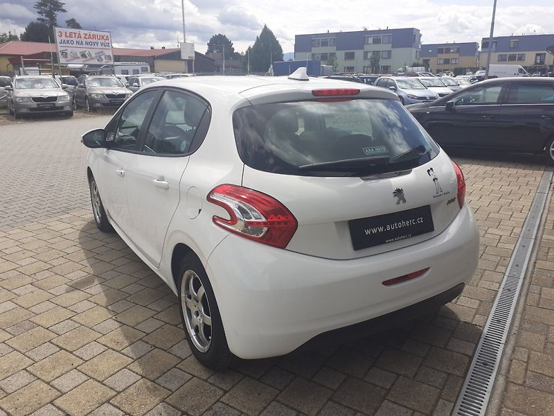 Peugeot 208 (2015) 1.0  PT ,AC,TEMP. - fotka 5 z 31