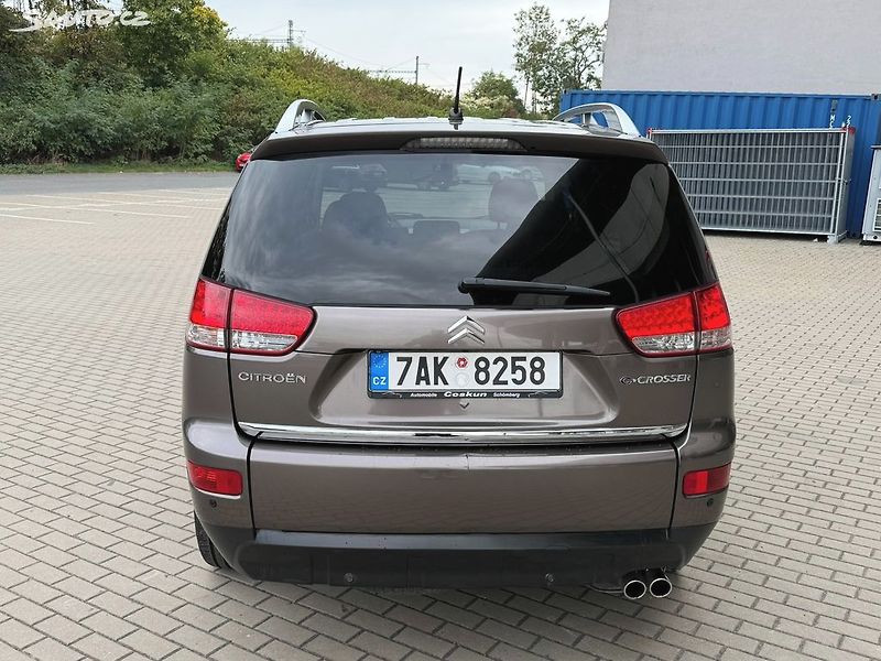 Citroën C-Crosser (2012) 2.2HDi, 115kw 4x4 Aut. 7 míst - fotka 4 z 18