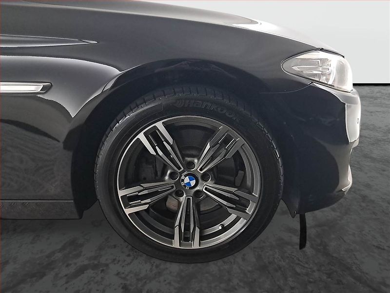 BMW Řada 5 (2014) 525d xDrive, 4X4, Automat - fotka 15 z 24