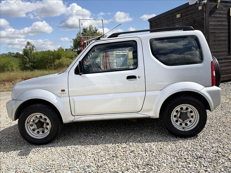 Suzuki Jimny 1,3 VVT 4X4 TAŽNÉ +SADA KOL - fotka 8 z 18