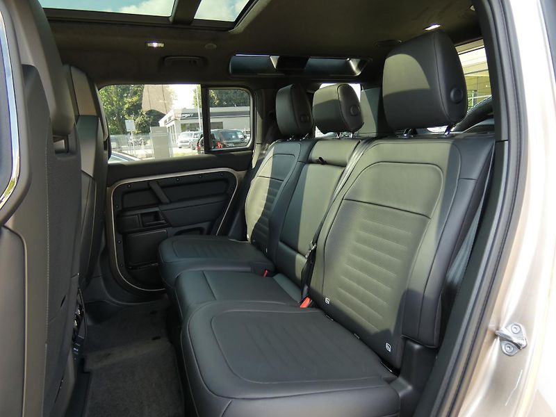 Land Rover Defender 110 4,4 OCTA P635 - fotka 14 z 46