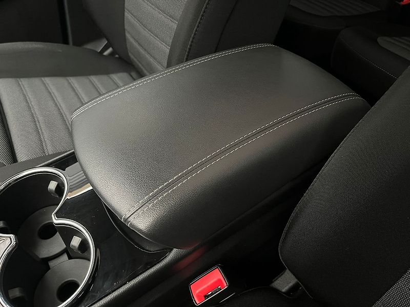 Ford S-MAX 2.5 HEV TITANIUM 7 míst - fotka 24 z 70