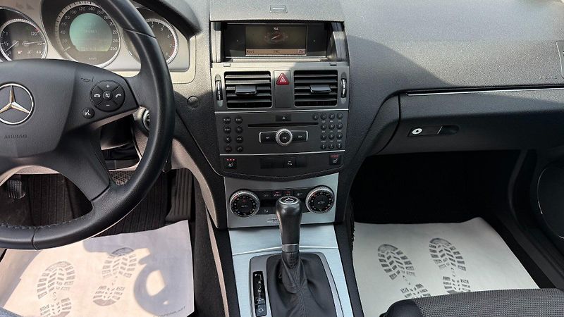 Mercedes-Benz Třídy C (2010) C200CGI 135kW *A/T*Xenon*ALU* - fotka 13 z 20