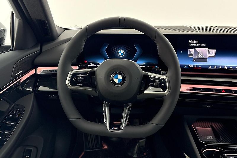 BMW Řada 5 540d xDrive Touring - fotka 8 z 16