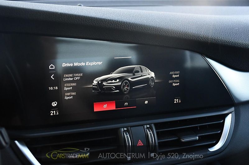 Alfa Romeo Giulia 2.0 TURBO 16V 206kW Q4 VELOCE - fotka 33 z 42