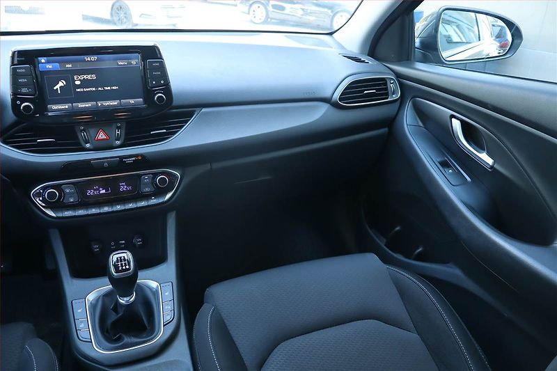 Hyundai i30 (2019) Family 1.4 T-GDI, Serv.kniha - fotka 8 z 22