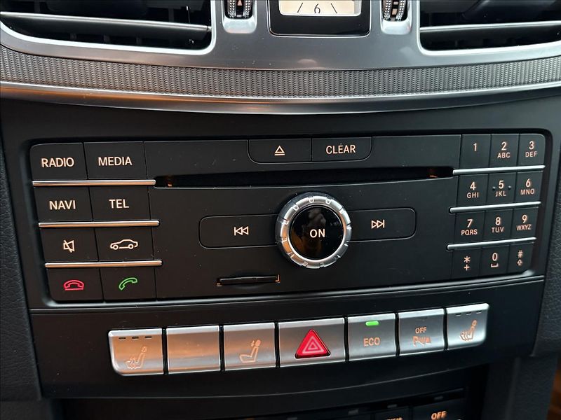Mercedes-Benz Třídy E 2,2 200CDi 100kW,Led,Navi,Výhř - fotka 12 z 36