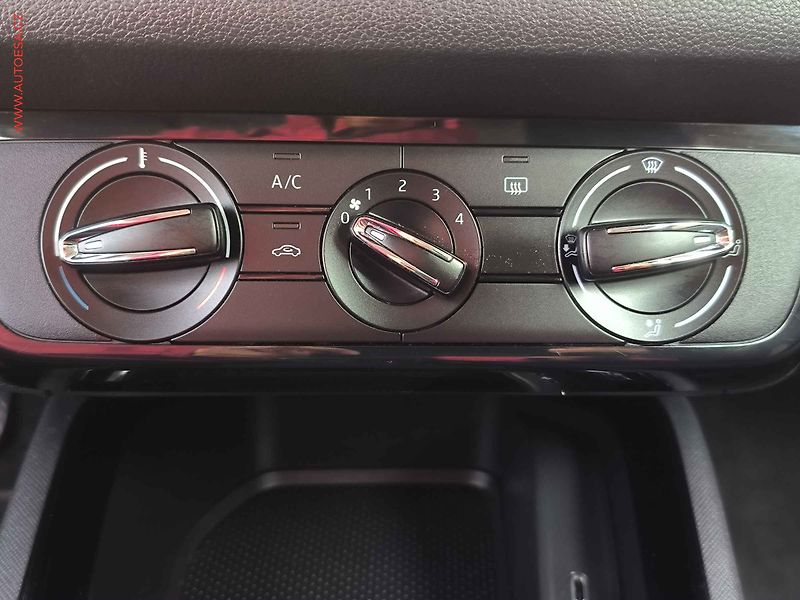 Škoda Kamiq (2025) 1.0TSi, LED, AC, temp - fotka 15 z 22